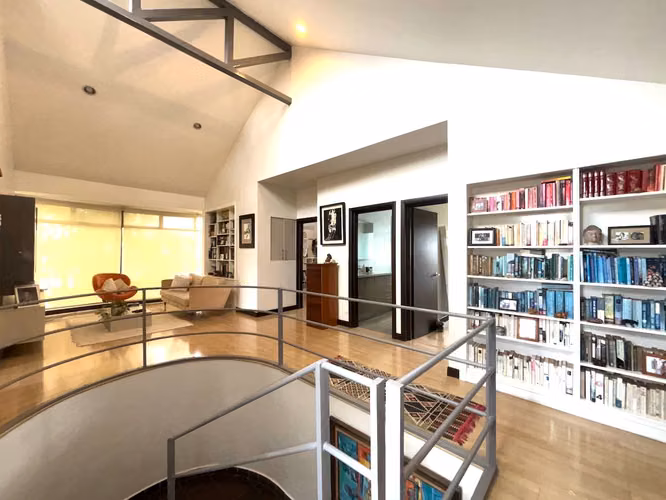 VENTA DE CASA CON PISCINA PROPIA EN VALLE DEL SOL