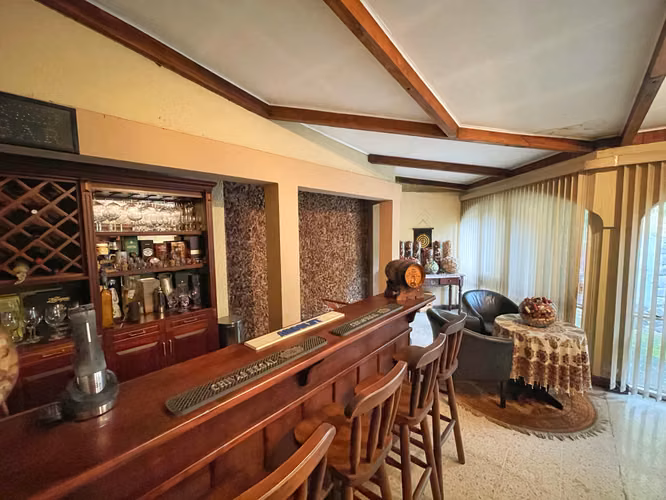 SE VENDE GRAN PROPIEDAD CON USO MIXTO EN LOS YOSES! P633