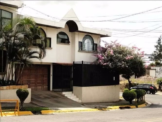 Casa 4 Dorms Trejos Montealegre