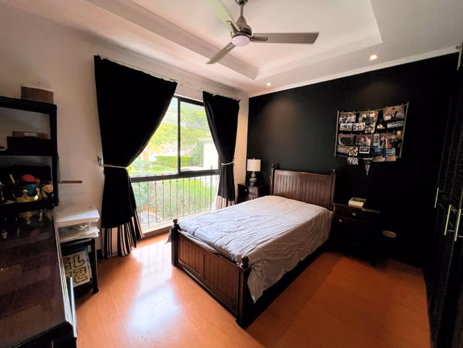 Casa de 5 Habitaciones con Oficina y Parqueo para 12 Vehículos | Jaboncillos de Escazú