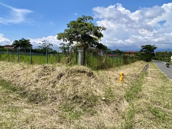 Se Vente hermoso lote esquinero en Santa Ana