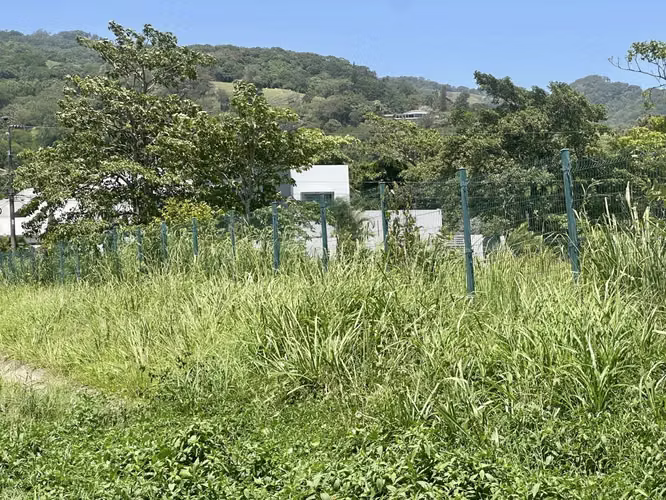 Se Vente hermoso lote esquinero en Santa Ana