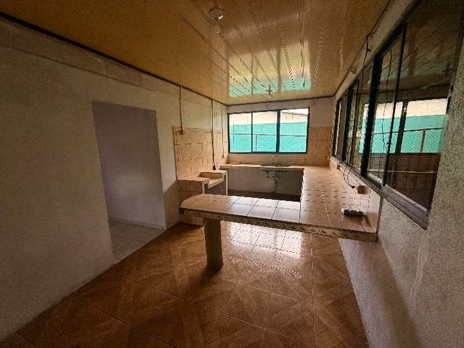Casa con cocina amplia y buena ubicación — Florencia, San Carlos