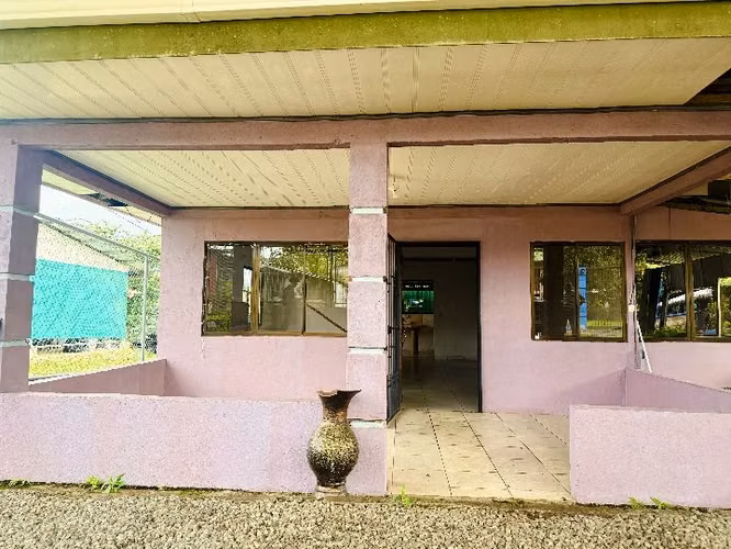 Casa con cocina amplia y buena ubicación — Florencia, San Carlos