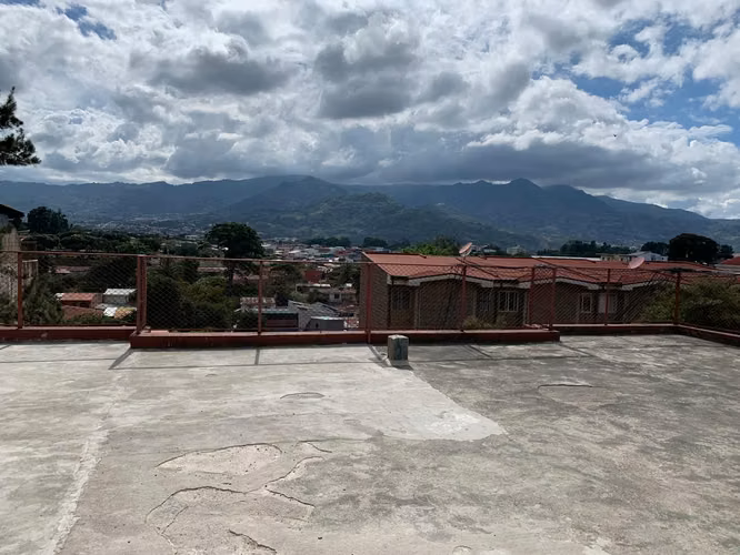 Apartamento en Condovilla, detrás Multicentro Desamparados, San José