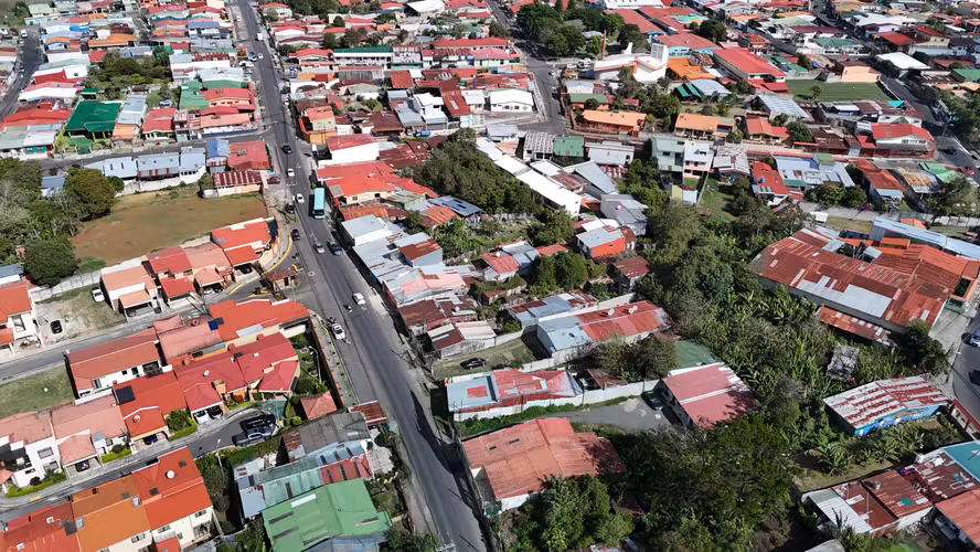 Venta de propiedad con lote y 3 Apartamentos Dulce Nombre Cartago-04 - Imagen 18
