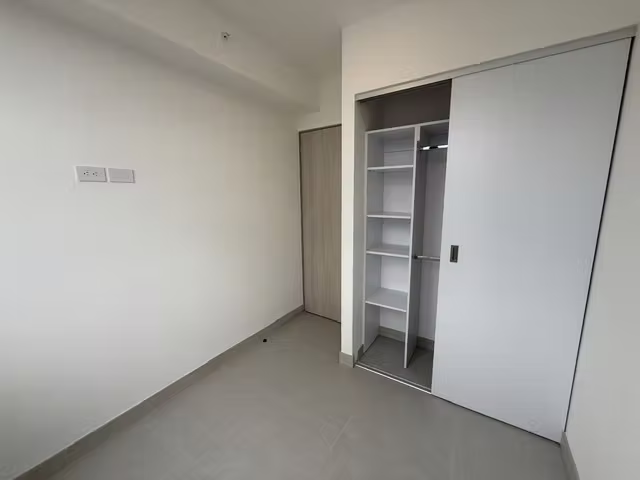 APARTAMENTO CON LINEA BLANCA 2 HABITACIONES EN SKYHOUSE ESTRENAR - Imagen 5