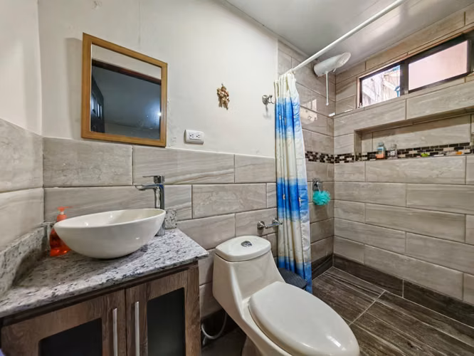 Viví o invertí en Zapote | Casa en venta de 4 habitaciones con seguridad 24/7