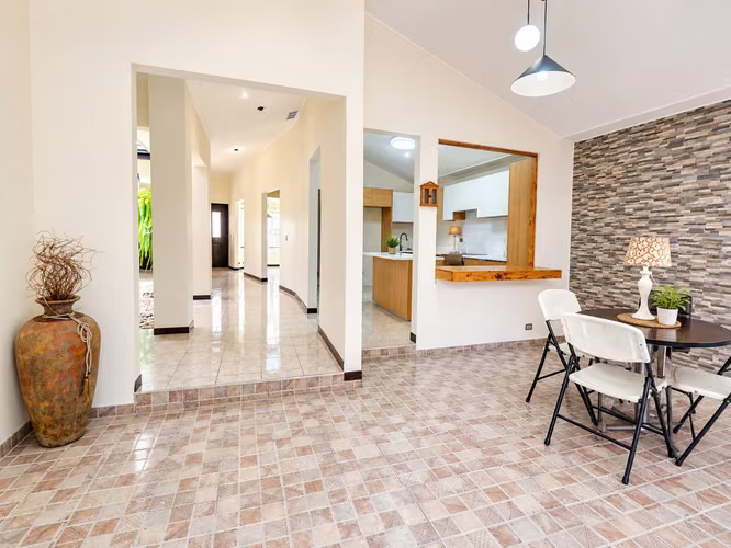 Casa en Venta Santa Ana | Quintas Don Lalo | 409 m² | 3 Hab | 6 Parqueos