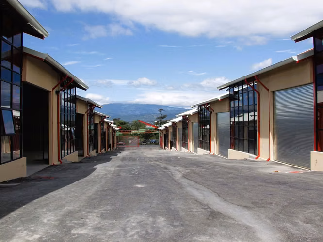 BODEGA | GUACHIPELÍN ESCAZÚ | Alquiler 400m2