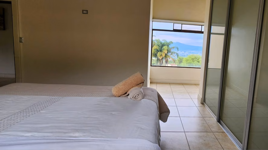 LUJOSA CASA DE MONTAÑA CON VISTAS EN SAN ANTONIO ESCAZU - Imagen 16
