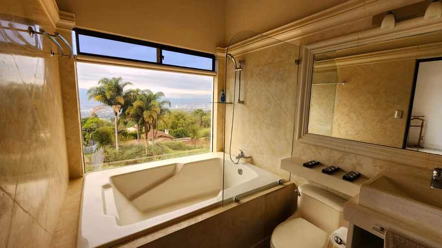 LUJOSA CASA DE MONTAÑA CON VISTAS EN SAN ANTONIO ESCAZU - Imagen 12