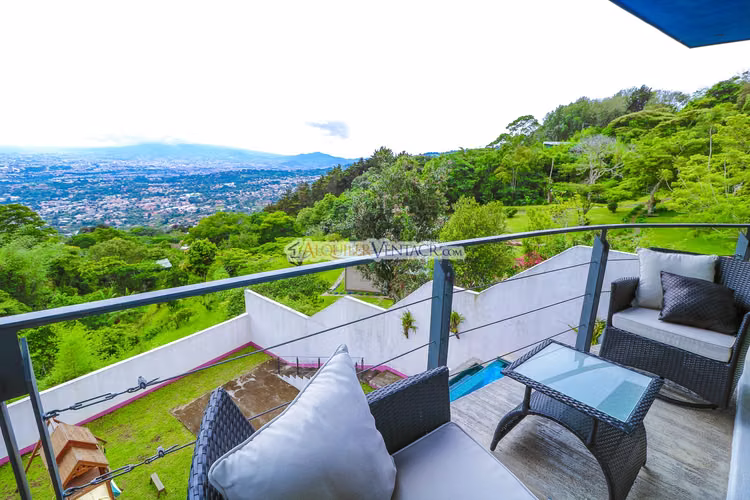 CASA CONTEMPORANEA CON PISCINA PROPIA Y VISTA EN SAN ANTONIO ESCAZU