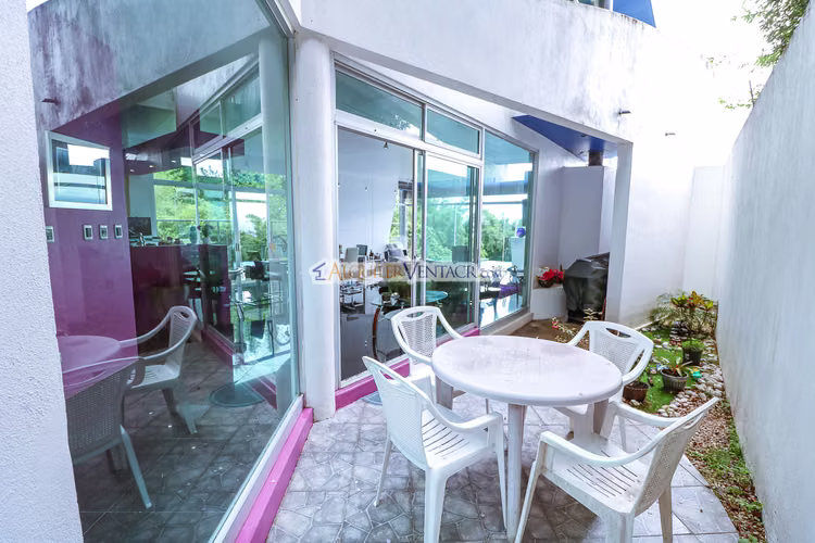 CASA CONTEMPORANEA CON PISCINA PROPIA Y VISTA EN SAN ANTONIO ESCAZU