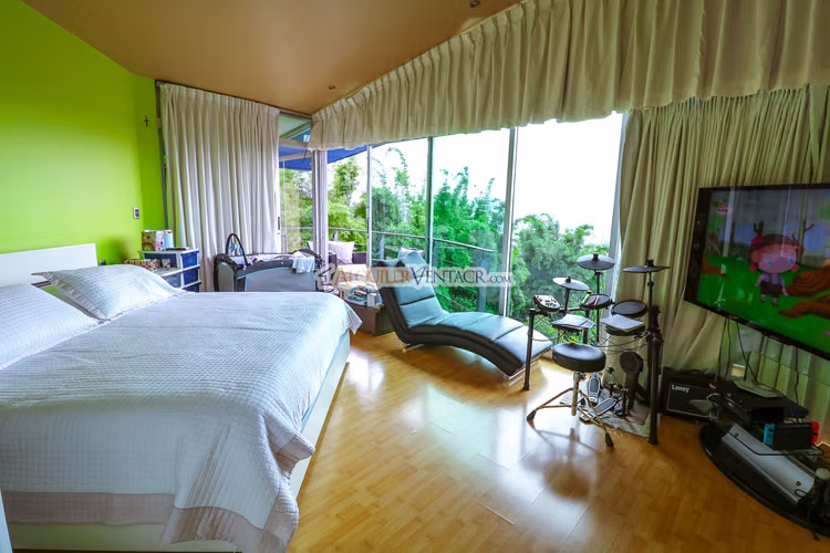 CASA CONTEMPORANEA CON PISCINA PROPIA Y VISTA EN SAN ANTONIO ESCAZU