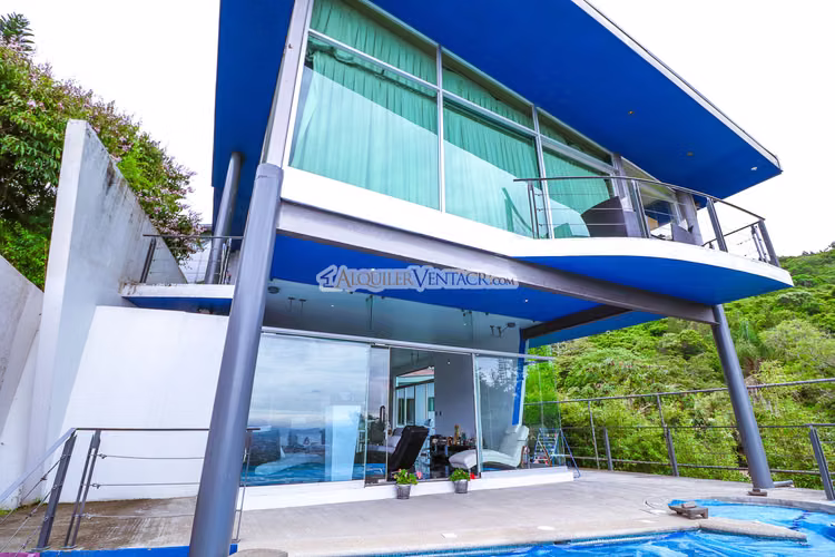 CASA CONTEMPORANEA CON PISCINA PROPIA Y VISTA EN SAN ANTONIO ESCAZU