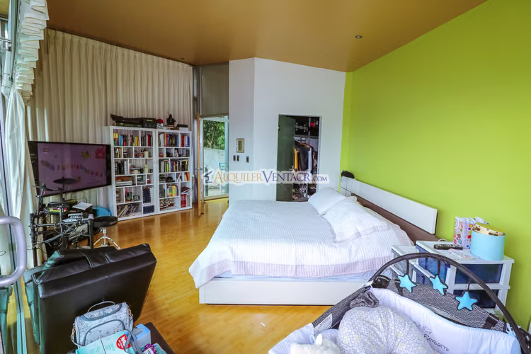 CASA CONTEMPORANEA CON PISCINA PROPIA Y VISTA EN SAN ANTONIO ESCAZU