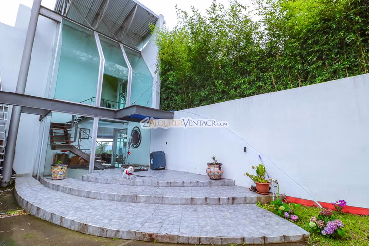 CASA CONTEMPORANEA CON PISCINA PROPIA Y VISTA EN SAN ANTONIO ESCAZU