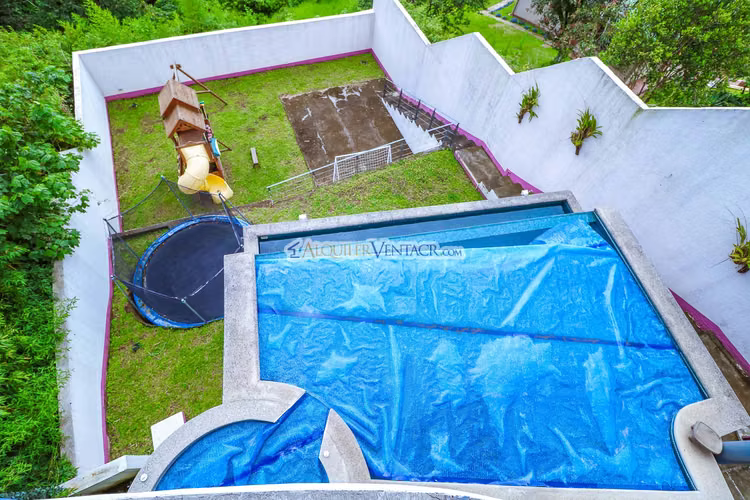 CASA CONTEMPORANEA CON PISCINA PROPIA Y VISTA EN SAN ANTONIO ESCAZU