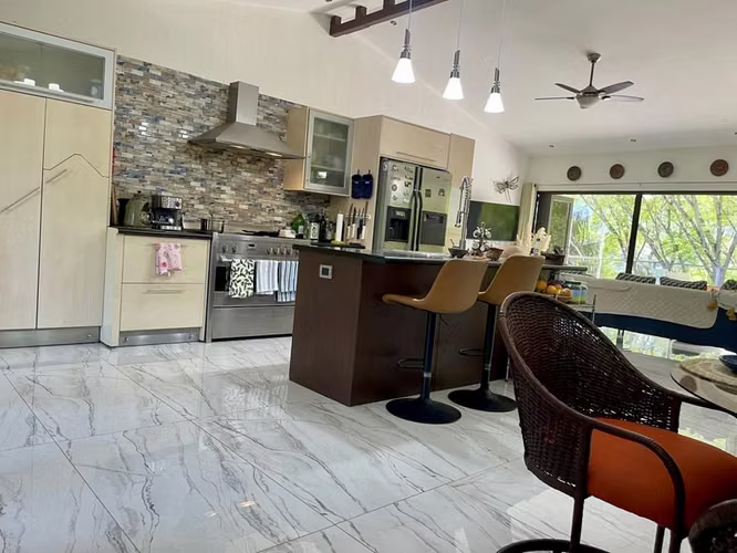 Casa de 2 Habitaciones con Casa de Huéspedes en Venta en Ciudad Colón 27066 - Imagen 2