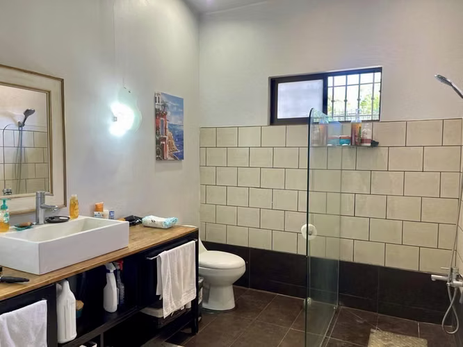 Casa de 2 Habitaciones con Casa de Huéspedes en Venta en Ciudad Colón 27066 - Imagen 5