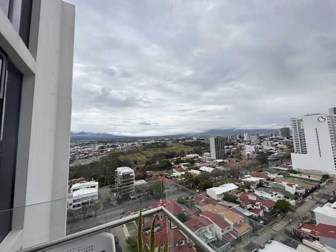 Exclusivo Penthouse de 3 Habitaciones, 2 Baños en Venta en Nunciatura, Rohrmoser ID 26471