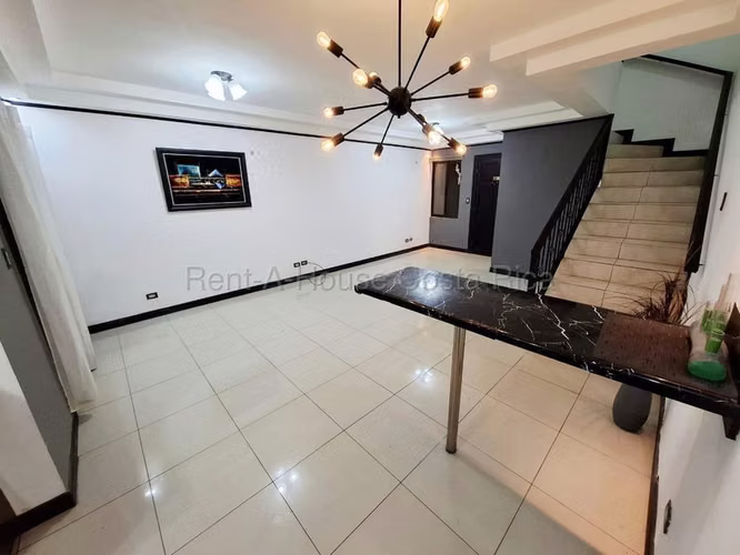Venta de Casa en Residencial Monserrat - Concepción de Tres Ríos.