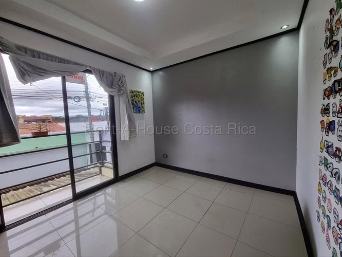 Venta de Casa en Residencial Monserrat - Concepción de Tres Ríos.