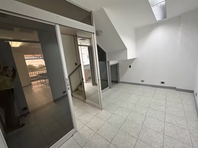 ALQUILER O VENTA DE LOCAL COMERCIAL EN ROHRMOSER - Imagen 8
