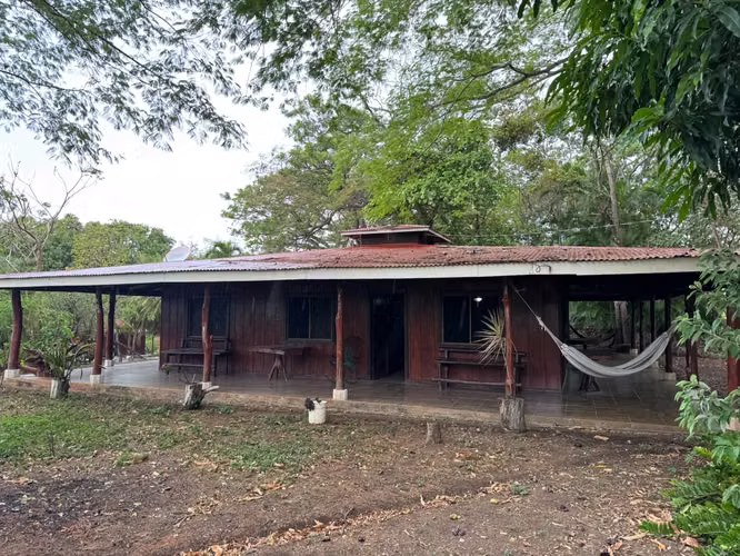 Finca 7 ha con casas y establos en Cañas Guanacaste
