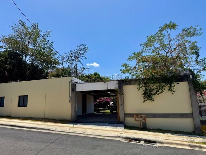 Clínica equipada 508 m² llave en mano