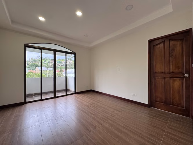 Venta de casa en Exclusivo Condominio -San Juan de La Unión