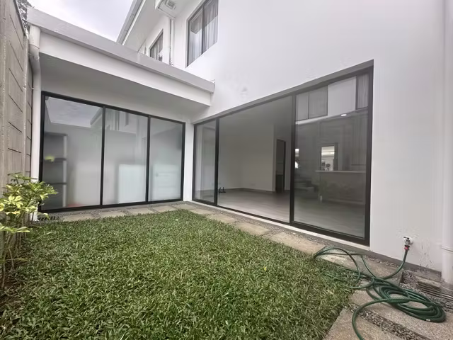 Comoda y Moderna casa en Alquiler en Guachipelin de Escazu con Linea Blanca - Imagen 4
