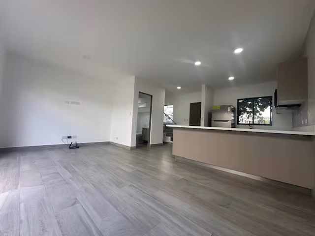 Comoda y Moderna casa en Alquiler en Guachipelin de Escazu con Linea Blanca