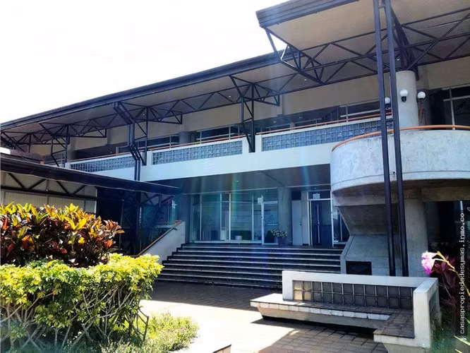 Venta de Local Comercial - Para Inversión en Rohrmoser - Con Inquilino