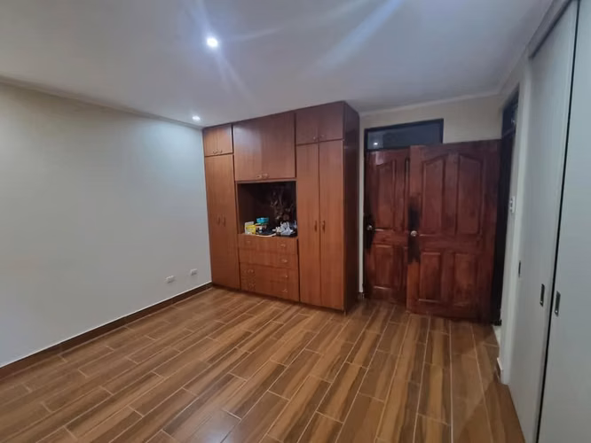 ALQUILO HERMOSA CASA EN LOS COLEGIOS CERCA DE LINCOLN MALL MORAVIA 4 DORMITORIOS - Imagen 7