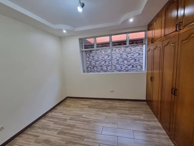 ALQUILO HERMOSA CASA EN LOS COLEGIOS CERCA DE LINCOLN MALL MORAVIA 4 DORMITORIOS - Imagen 6