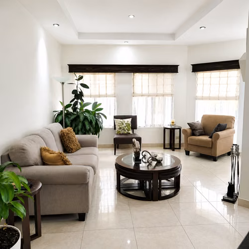 Casa con habitación en primer nivel en Guayabos, Curridabat