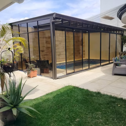 Casa con habitación en primer nivel en Guayabos, Curridabat