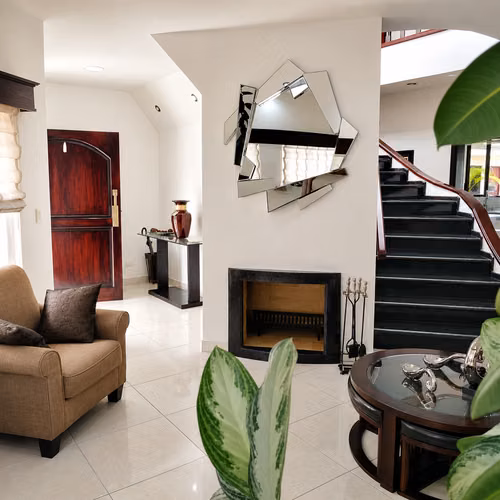 Casa con habitación en primer nivel en Guayabos, Curridabat