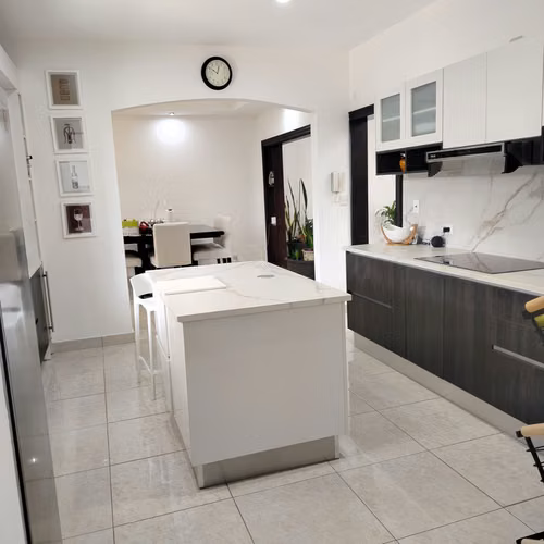Casa con habitación en primer nivel en Guayabos, Curridabat