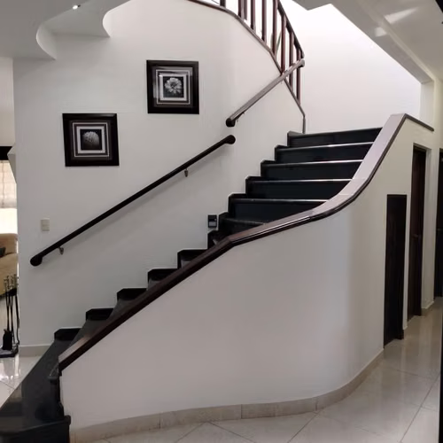 Casa con habitación en primer nivel en Guayabos, Curridabat