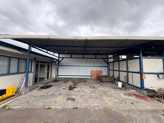 Alquiler Oficinas y Bodega en La Uruca | 600 m² | Uso Industrial | Seguridad