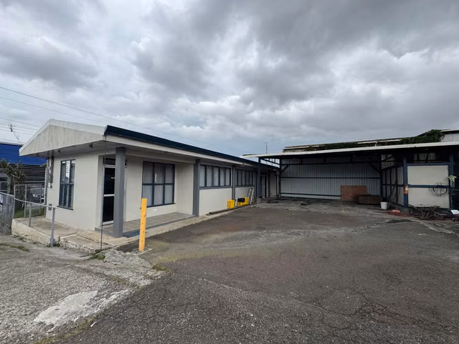 Alquiler Oficinas y Bodega en La Uruca | 600 m² | Uso Industrial | Seguridad
