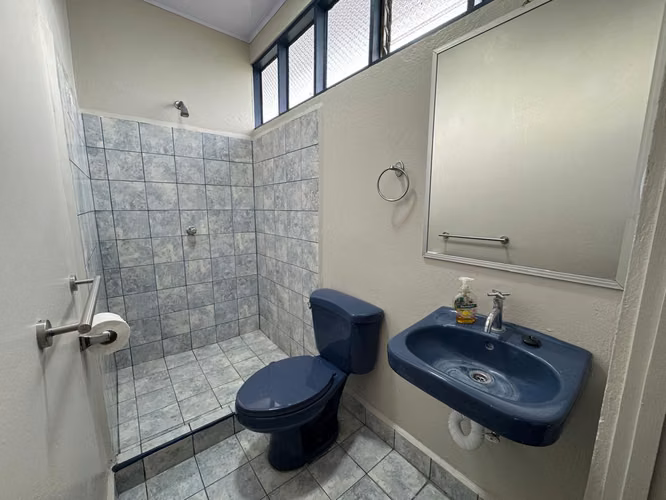 Alquiler Oficinas y Bodega en La Uruca | 600 m² | Uso Industrial | Seguridad