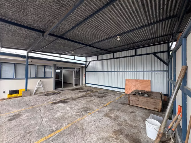 Alquiler Oficinas y Bodega en La Uruca | 600 m² | Uso Industrial | Seguridad