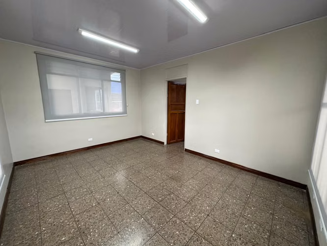 Alquiler Oficinas y Bodega en La Uruca | 600 m² | Uso Industrial | Seguridad