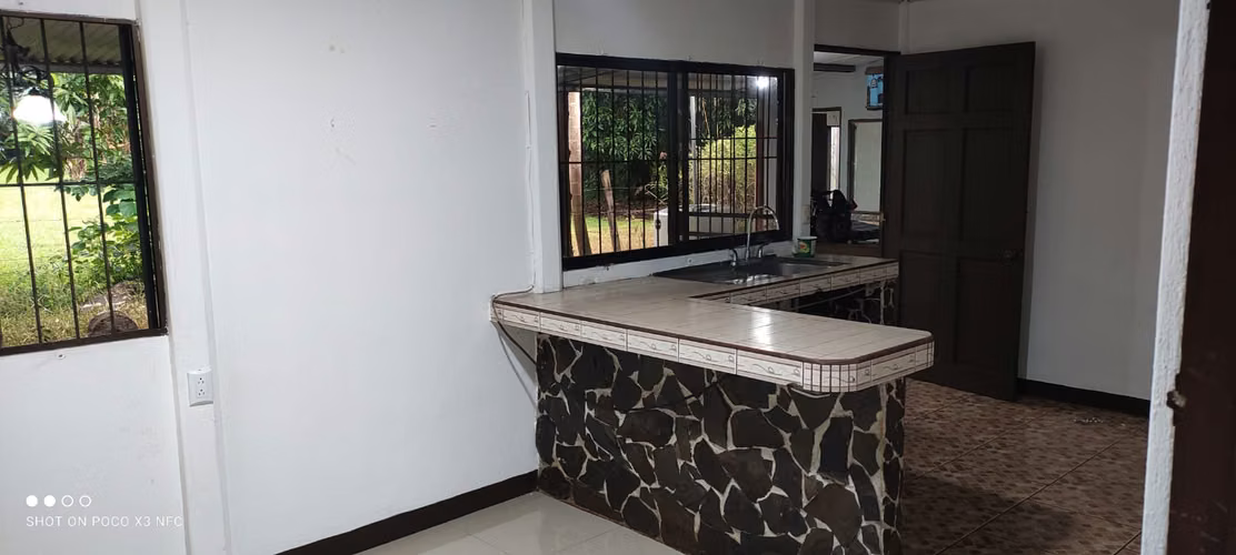 Propiedad con Casa, Apartamento y Bodega, en Orotina, Alajuela