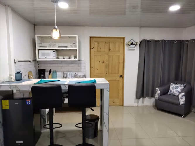 Propiedad con Casa, Apartamento y Bodega, en Orotina, Alajuela
