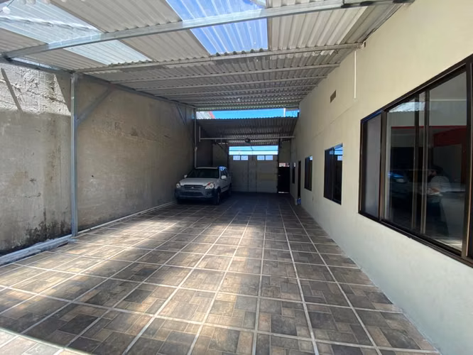 Propiedad con Casa con jardín y Local Comercial en Grecia, Alajuela